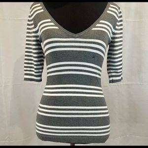 Cute grey and white v neck striped 3/4 sleeve top